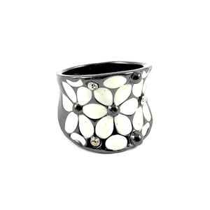 Pretty White Enamel Flower Ring Size 7